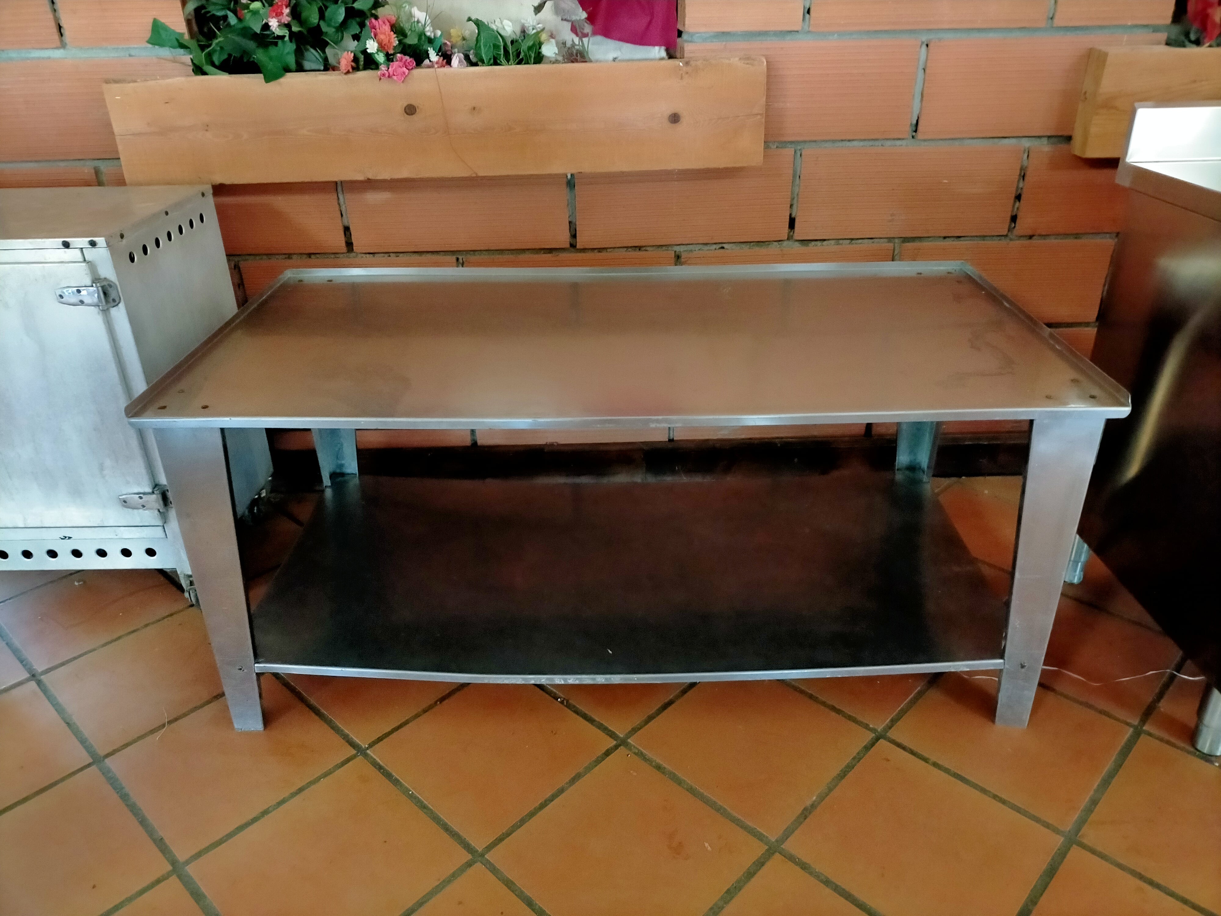 Une table